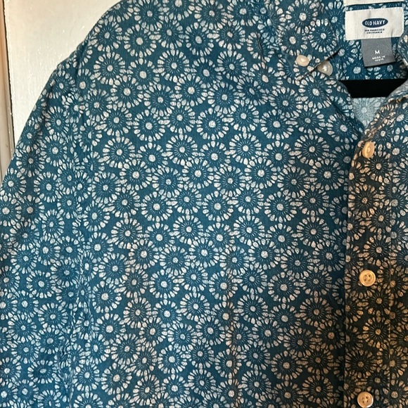 Men’s Button  down shirt - Picture 2 of 8